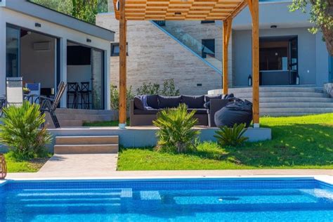 Luxury Houses: Croatia's 8 Most Beautiful Seafront Homes - Croatia Real ...