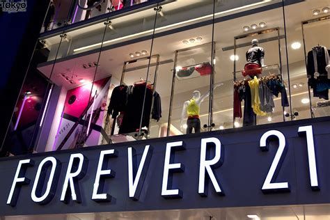 Economica Net Retailerul American Forever Deschide Al Doilea