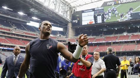 Houston Texans Twitter Reacts To Deshaun Watson Season Ending Injury