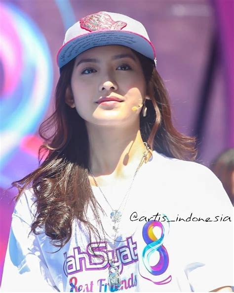 Hot Sexy Siti Adira Kania Bikini Pics