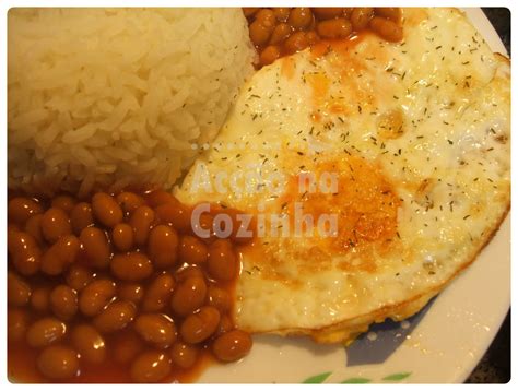 Acção na Cozinha Arroz Feijão e ovo frito