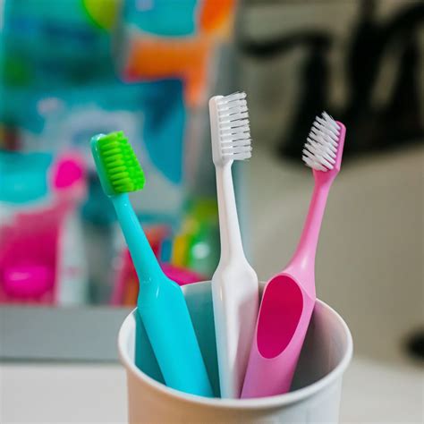 How to Brush Your Teeth With Braces to Optimize Oral Health - Dentaly.org