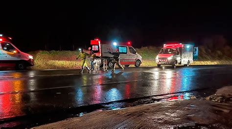 Acidente deixa 7 pessoas feridas na SP 215 entre São Carlos e