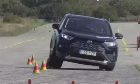 全新rav4“麋鹿测试”不佳？切勿被舆论一叶障目凤凰网汽车凤凰网