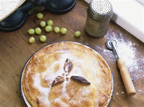 Gooseberry Pie Recipe | EatSmarter