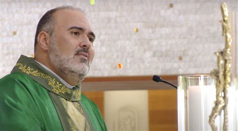 Padre Autor De Livros E Que Est Na Can O Nova Celebra Missa Em Sinop