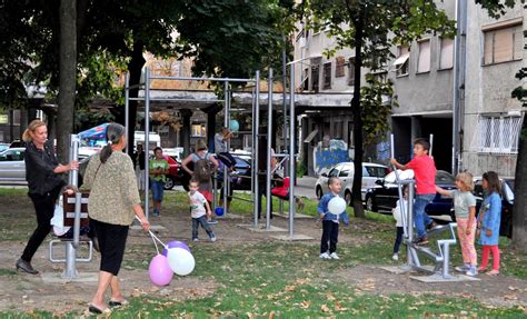 Otvorena Teretana Na Otvorenom I Otkrivena Infomap Tabla U Profesorskoj