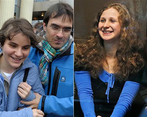 Folha De S Paulo Mundo Erramos Justi A Da R Ssia Libera Uma Das Integrantes Da Banda Pussy