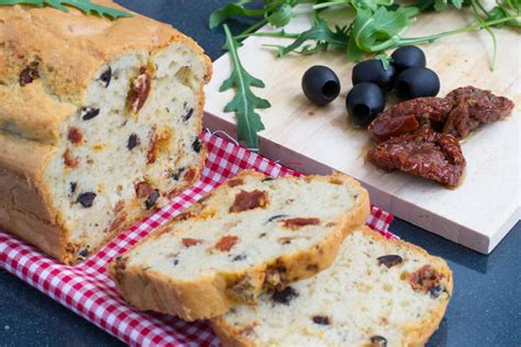 Cake aux tomates séchées et aux olives La Recette