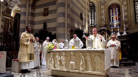 Cattedrale Di Sant Evasio La Santa Messa Crismale Con I Sacerdoti