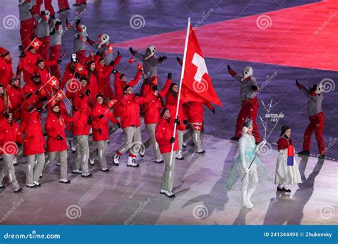 Equipo Ol Mpico Suiza March Hacia La Ceremonia De Inauguraci N De Los