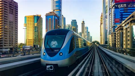 The Dubai Metro Train on SZR near the Financial Center – Fottams!