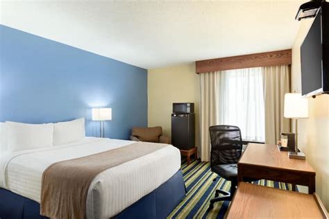 Days Inn by Wyndham Fargo | Fargo, ND Hotels