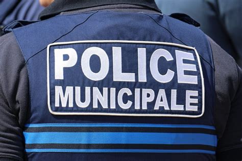 Ils Veulent Fuir Un Contr Le De Police Et Entra Nent Un Accident En