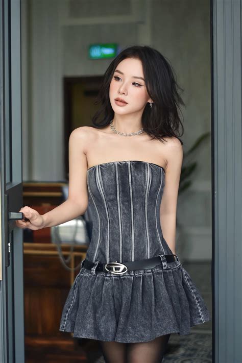 Hot girl cover Yến Tatoo kể sự cố đứt dây áo kéo dài phút khi đi hát ở Hạ Long