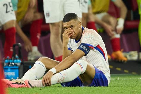 Photo Kylian Mbappé va être obligé de porter un masque pour la suite