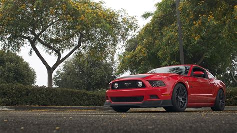 Czerwony Ford Mustang