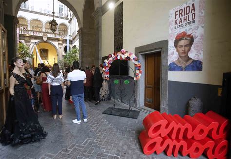 Palazzo Fondi Frida Kahlo Il Caos Dentro La Mostra Resta Aperta Fino