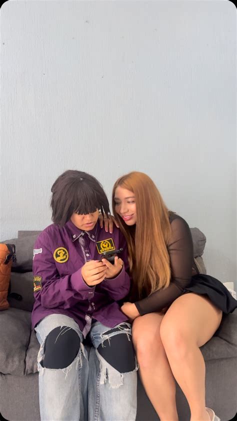 Verito Aguass | Yo sacando el celular frente a mi mamá 😬 | Instagram