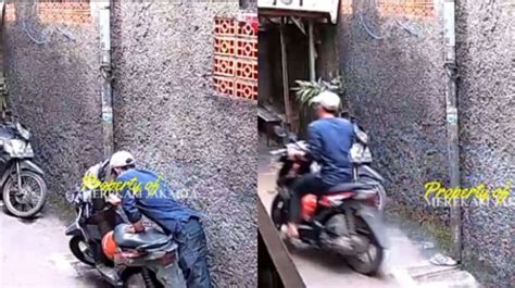 Viral Momen Maling Beraksi Curi Sepeda Motor Di Waktu Salat Jumat