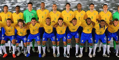 Actualidad Hispana La Selección Brasileña De Fútbol Revela Su Nuevo Uniforme Oficial En Río De