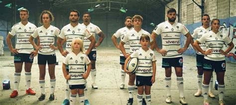 Le CA Brive présente son nouveau maillot domicile pour la saison 2022