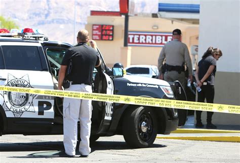 Las Vegas Police Take Stabbing Suspect Into Custody Stabbings Crime