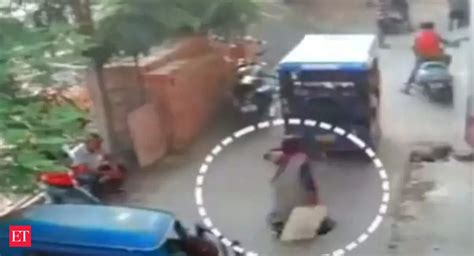 Patna Sewer News Watch Woman In Patna Falls Into Sewer Manhole