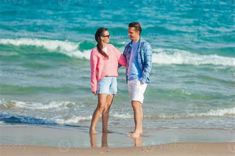 Romantic couple on the beach 18043809 Stock Photo at Vecteezy