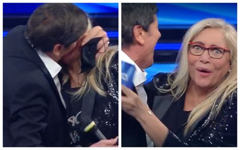 Sanremo, il vero show è a "Domenica In": Mara Venier flirta con Dargen