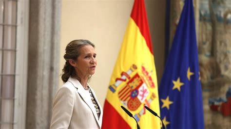 La Infanta Elena Enamorada Y Plantada Por Un Seductor Noches De Pasión