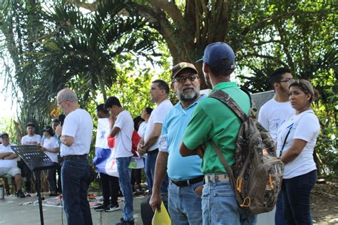 M S De Personas Participan En Caminata En El Cerro Anc N Miambiente