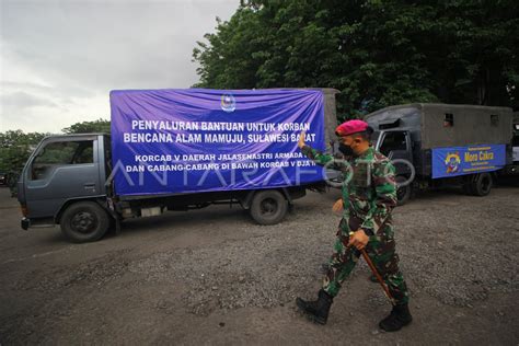 PENYALURAN BANTUAN BAGI KORBAN BENCANA ALAM ANTARA Foto