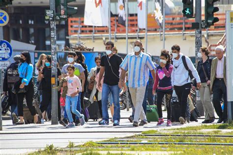 Menschen In Berlin Stra Enszenen Aus Jahren