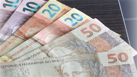 Salário mínimo 2022 Governo propõe valor de R 1 169 00 em PLOA