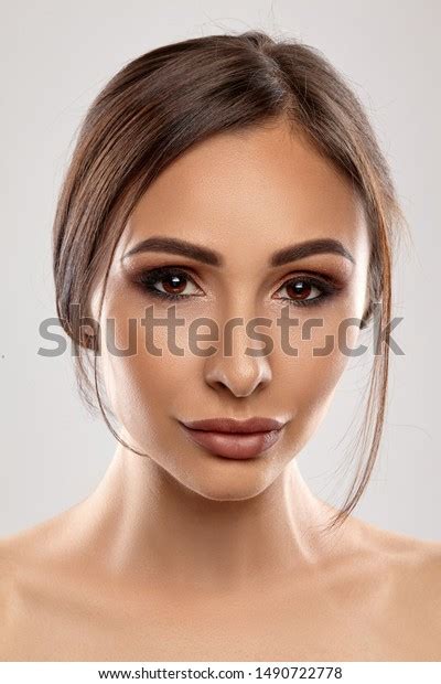 Close Portrait Brunette Nude Model Girl Stock Photo 1490722778 Shutterstock