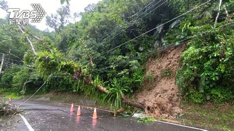 颱風災情多！宜蘭路樹倒塌壓電線桿 清水地熱遊憩區跳電│海葵│tvbs新聞網