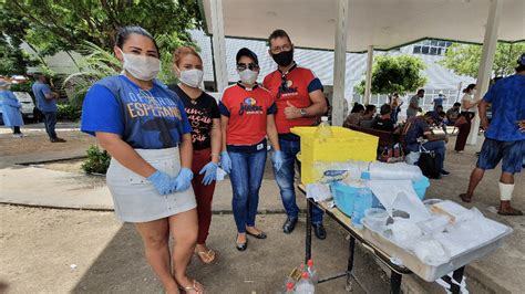 Caos Cria Rede De Solidariedade Na Porta De Hospitais Em Manaus 16012021 Uol Notícias