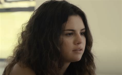 El Nuevo Cambio De Look De Selena Gomez Melena Natural Y Sin Maquillaje Actualidad