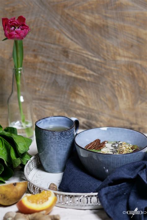 Power Frühstück Grüner Smoothie mit Chia Samen und Kurkuma