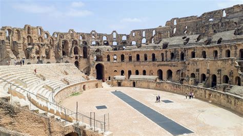 Quatre Barres Theatre Coliseum In Rome