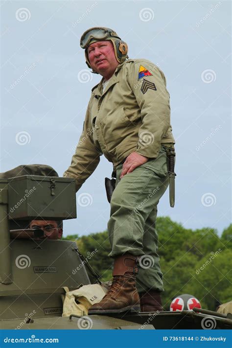 Participante Del Acampamento De La Segunda Guerra Mundial En Uniforme