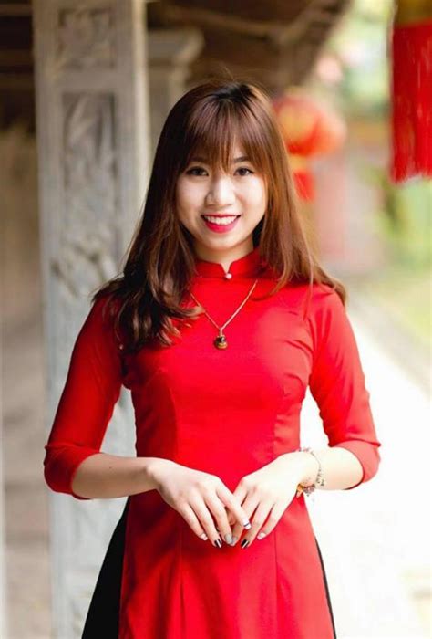 Chân dung cô em gái kém tuổi xinh xắn như hot girl của tiền đạo Văn Toàn