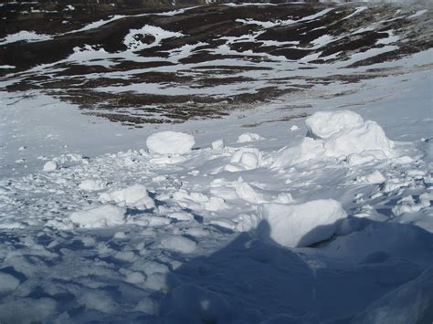 SAIS Southern Cairngorms Blog » Old Avalanche Debris