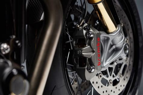 TRIUMPH限量Rocket III TFCThruxton TFC登場凱旋火箭起飛