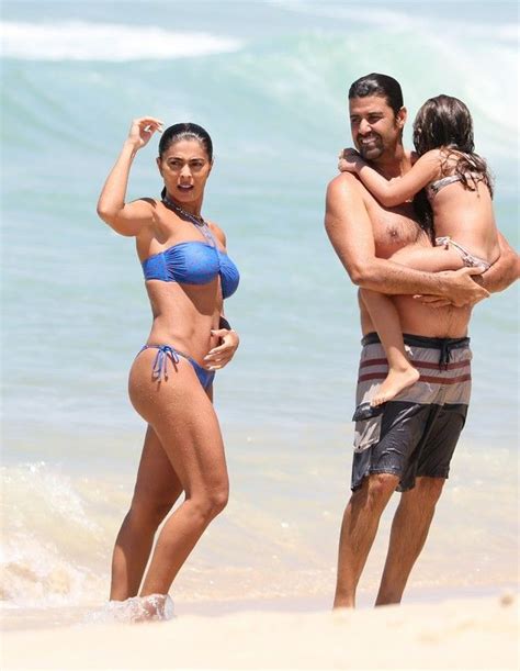 Juliana Paes Aproveita Dia Na Praia Filhos E Marido Juliana Paes