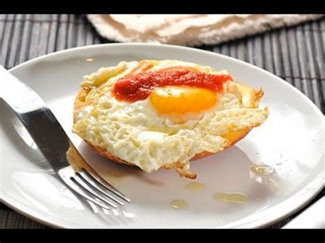 Huevos Montados En Bisquets Con Salsa De Guajillo YouTube