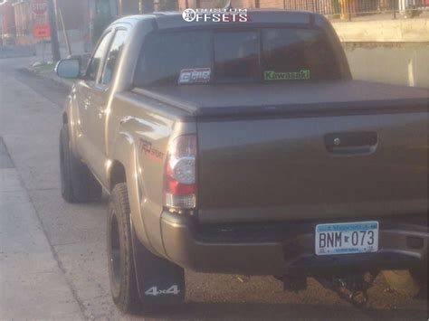 2015 Toyota Tacoma With 17x9 12 Gear Off Road Big Block And 26565r17