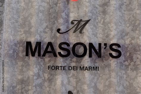 Masons Forte Dei Marmi Clothing Store Logo Brand Shop Front Entrance