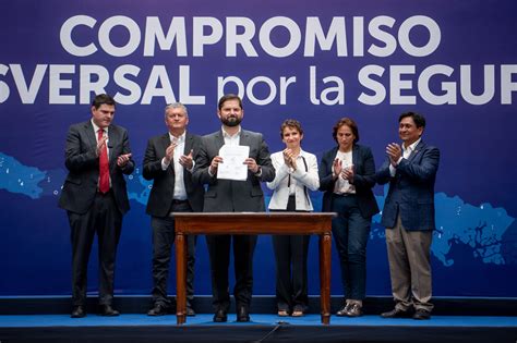 Compromiso Transversal Por La Seguridad Presidente Firma Acuerdo Con